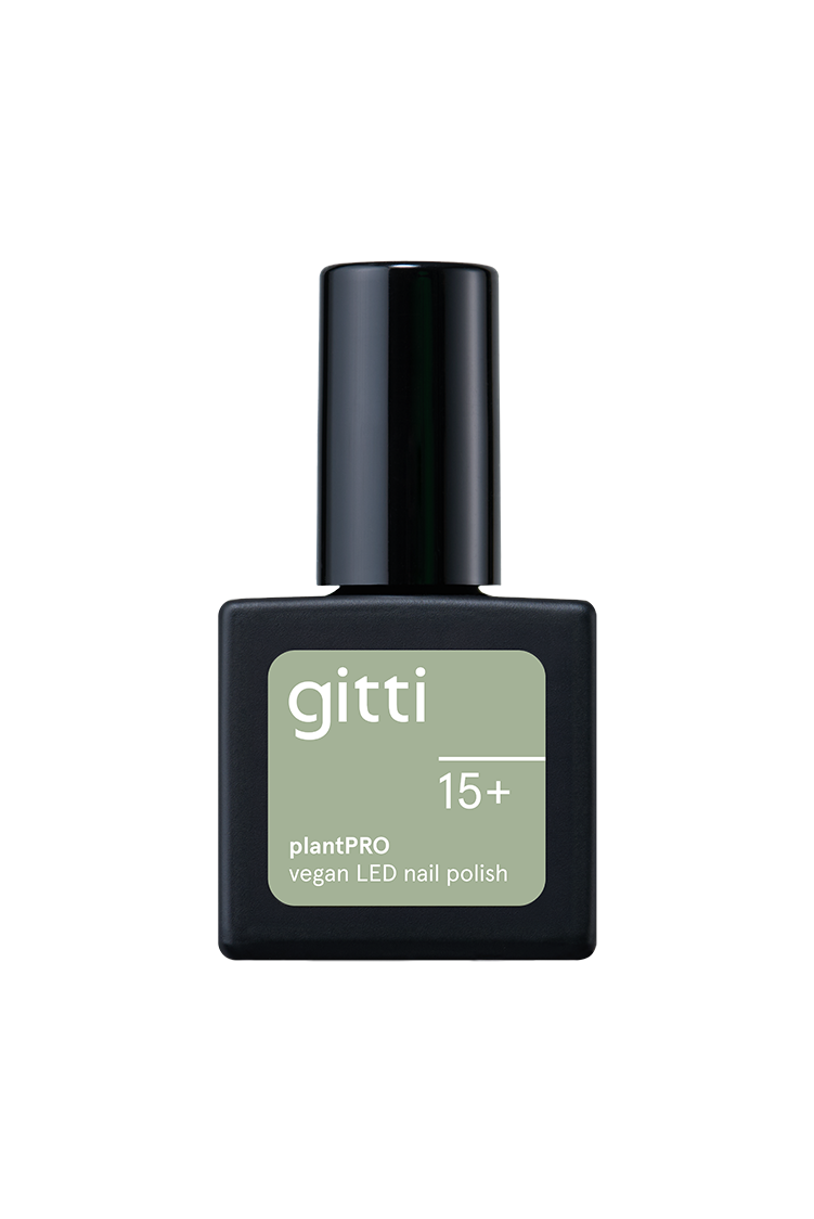 Eine schwarze Flasche des gitti no. 15+ plantPRO vegan LED-Nagellack in Salbeigrün mit hellgrünem Etikett und schwarzer Kappe wird vor einem weißen Hintergrund präsentiert.
