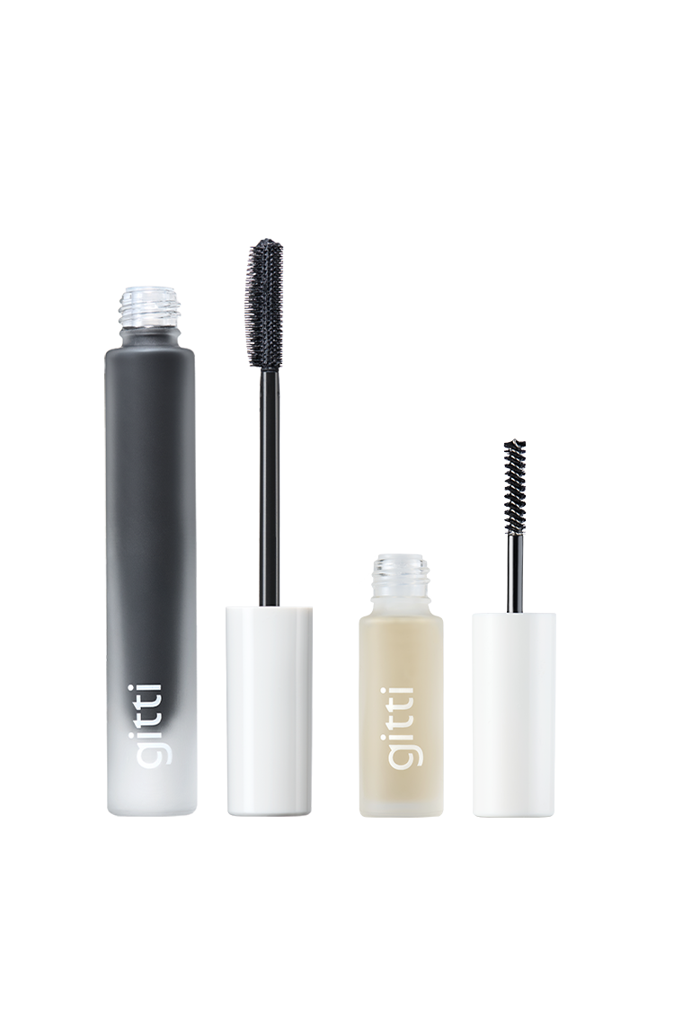 Zwei offene Tuben Brow & Lash Duo mit weißen Kappen; eine enthält schwarze Wimperntusche mit einer größeren Bürste, die andere ist ein klares Brow Control Gel in einer kleineren Tube.