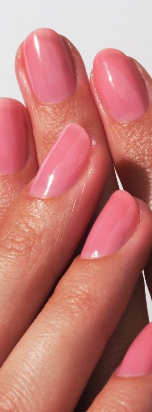 Nail Juice Pink Guava auf den Nägeln