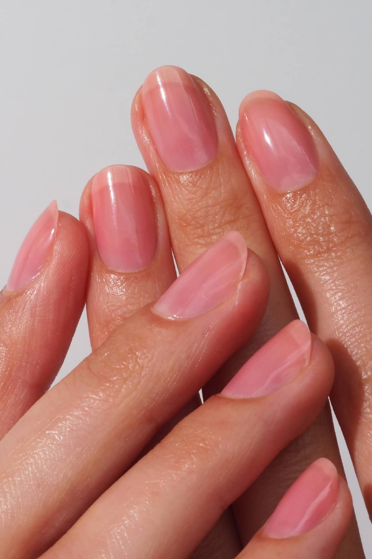Nail Juice Pink Guava auf den Nägeln