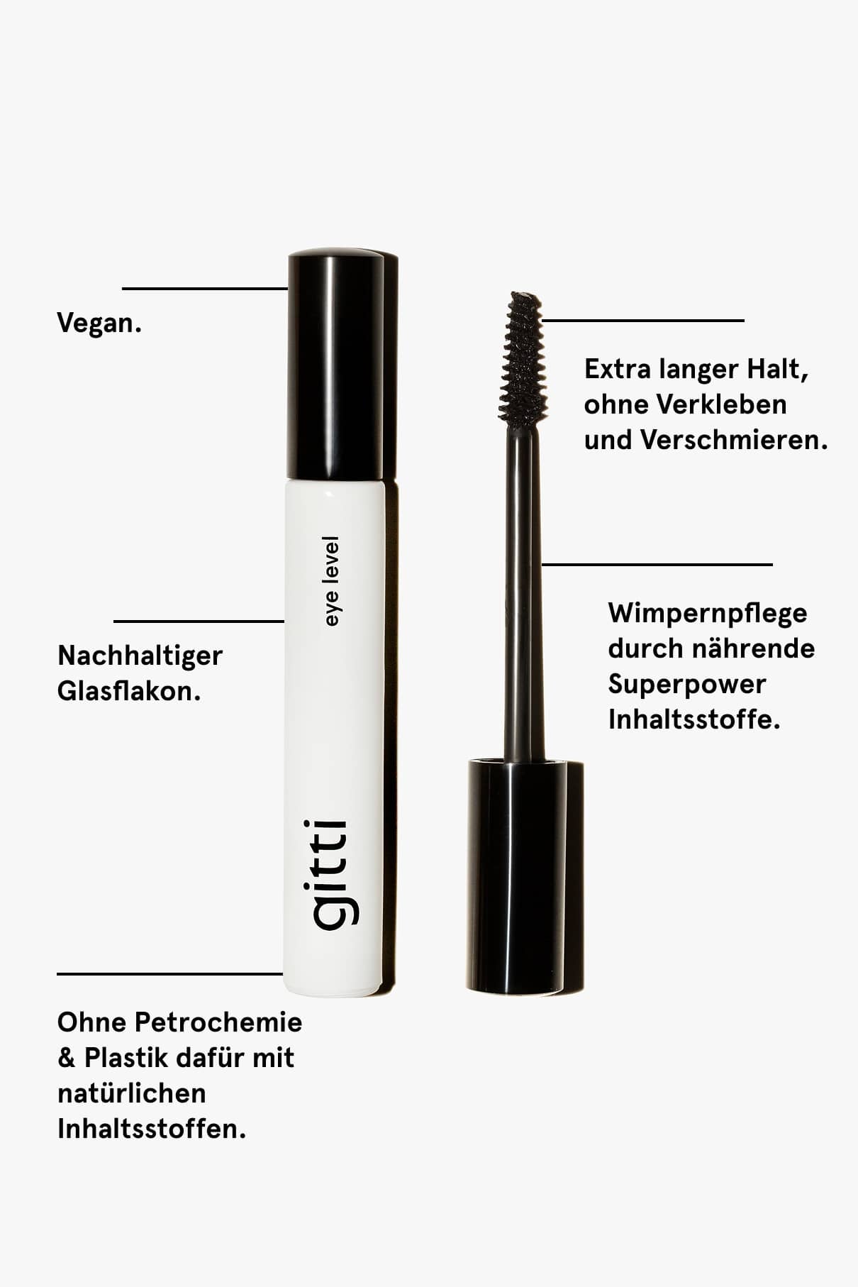 Abgebildet ist eine schwarz-weiße Eye Level Mascara-Tube mit Zauberstab; der deutsche Text betont Volumen, vegane Formulierung, nachhaltige Glasflasche und natürliche, pflegende Inhaltsstoffe.