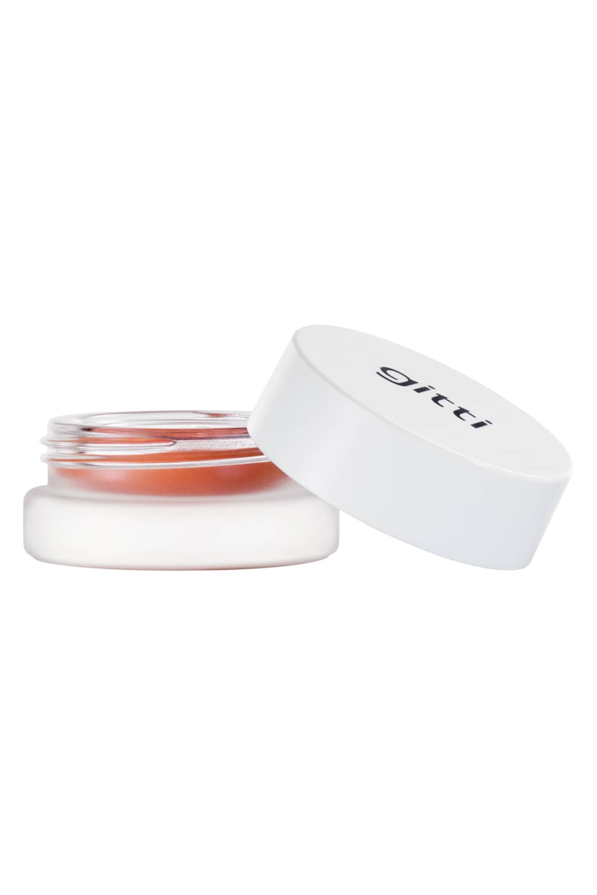 Ein kleines weißes Töpfchen mit einem teilweise entfernten Deckel mit der Aufschrift gitti enthüllt Velvet Cheeks no. 02, ein korall-oranger, silikonfreier Mousse-Blush oder Balsam.