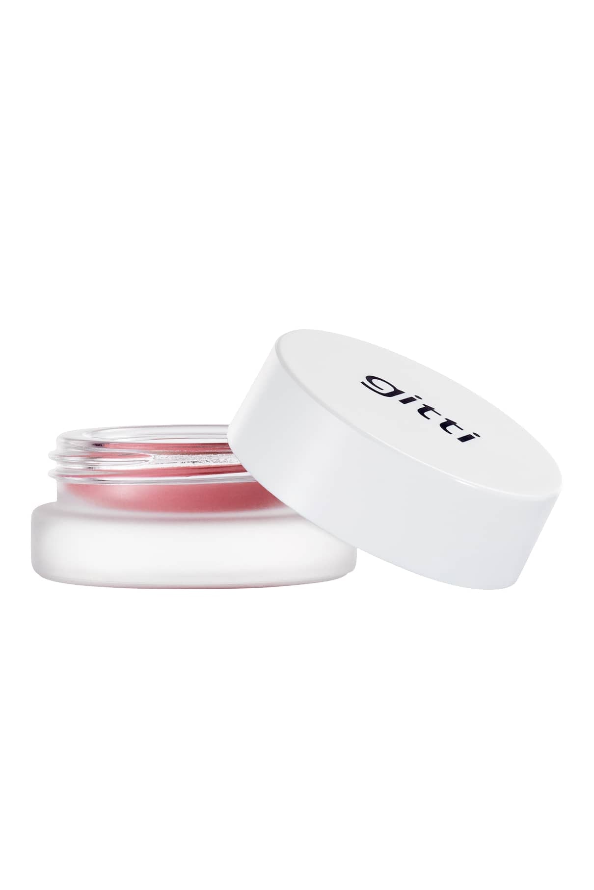 Ein kleiner Milchglastiegel mit weißem Deckel und der Aufschrift gitti, der Velvet Cheeks no. 03 mousse blush in Pastellrosa, wobei der Deckel schräg neben dem Tiegel liegt.