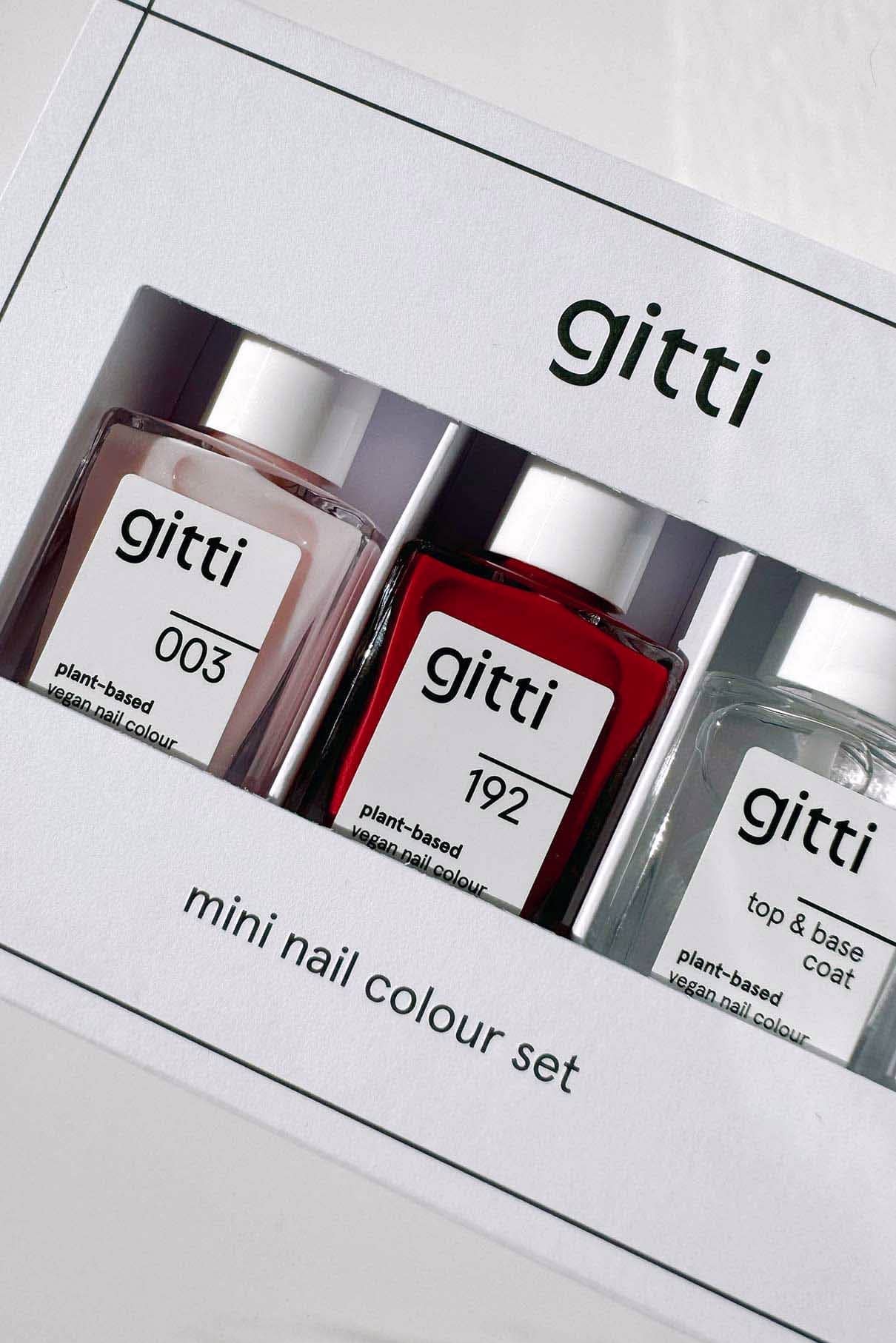 Das Mini Getaway Set enthält drei pflanzliche, vegane gitti Nagellacke im Miniformat: 003, 192 und einen 2-in-1 Top & Base Coat - perfekt für unterwegs.
