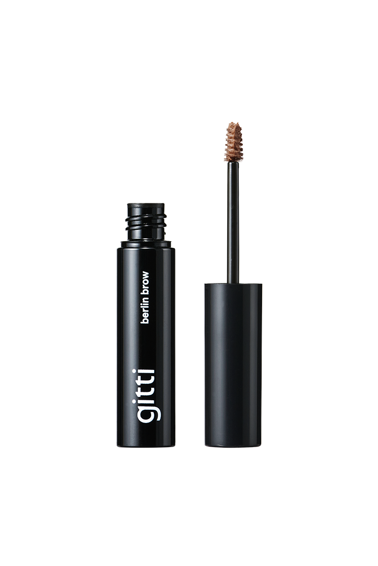 Eine schwarze Tube Berlin Brow 03 mit abgenommenem Applikator, neben der das mittelbraune Gel auf dem Pinsel steht - ideal zum Definieren und Stylen der Brauen.