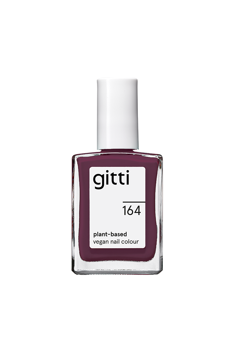 Eine Flasche gitti no. 164 pflanzliche vegane Nagelfarbe mit weißer Kappe, klarem Etikett und transparenter Flasche, die einen dunkelvioletten Lack mit rötlich-lila und blauen Untertönen enthält.