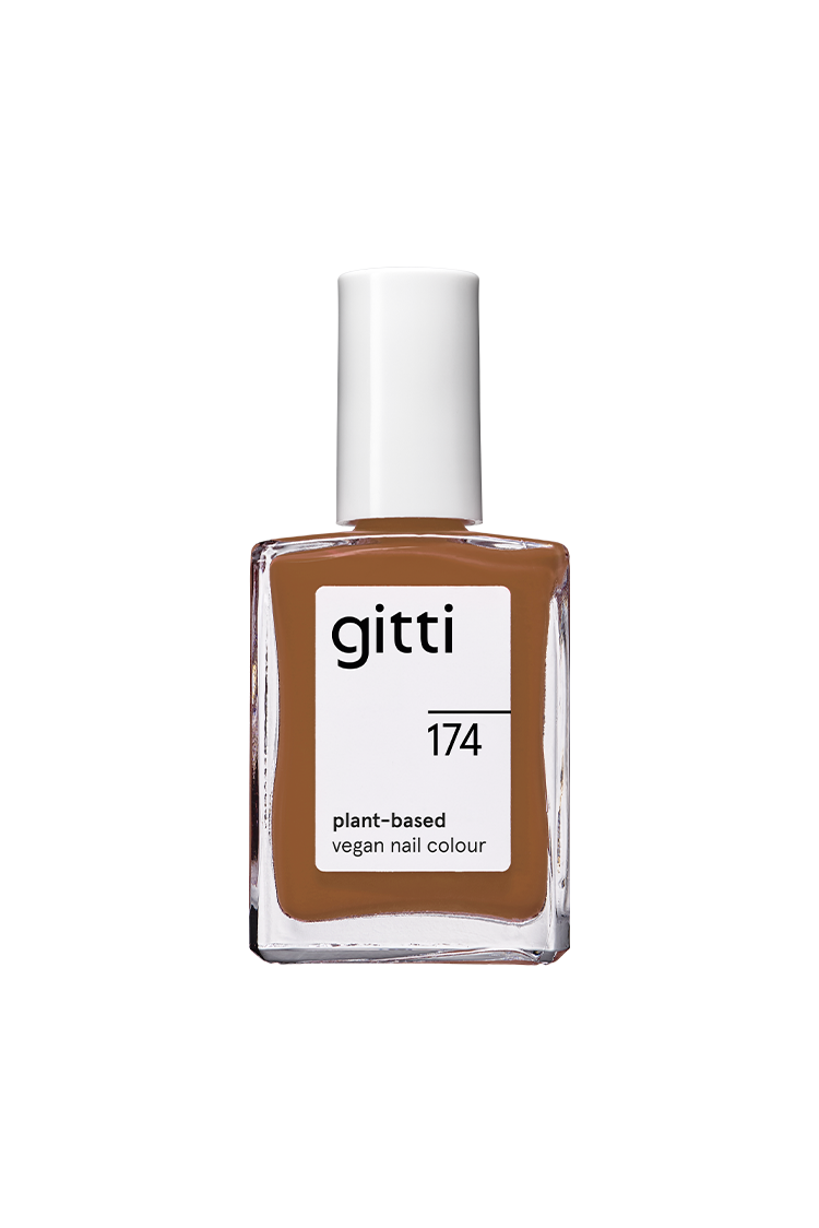 Eine Flasche mit gitti no. 174 pflanzliche vegane Nagelfarbe mit weißer Kappe und erdbraunem Lack mit gelben Untertönen in einer klaren rechteckigen Flasche.
