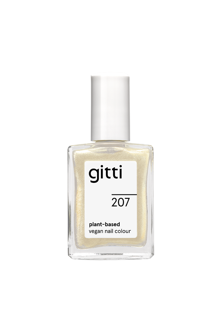 Eine klare Glasflasche mit gitti no. 207 pflanzliche, vegane Nagelfarbe mit weißer Kappe und einem leichten, schimmernden Lack im Inneren, der ein elegantes, gold-bläulich schillerndes Finish offenbart.