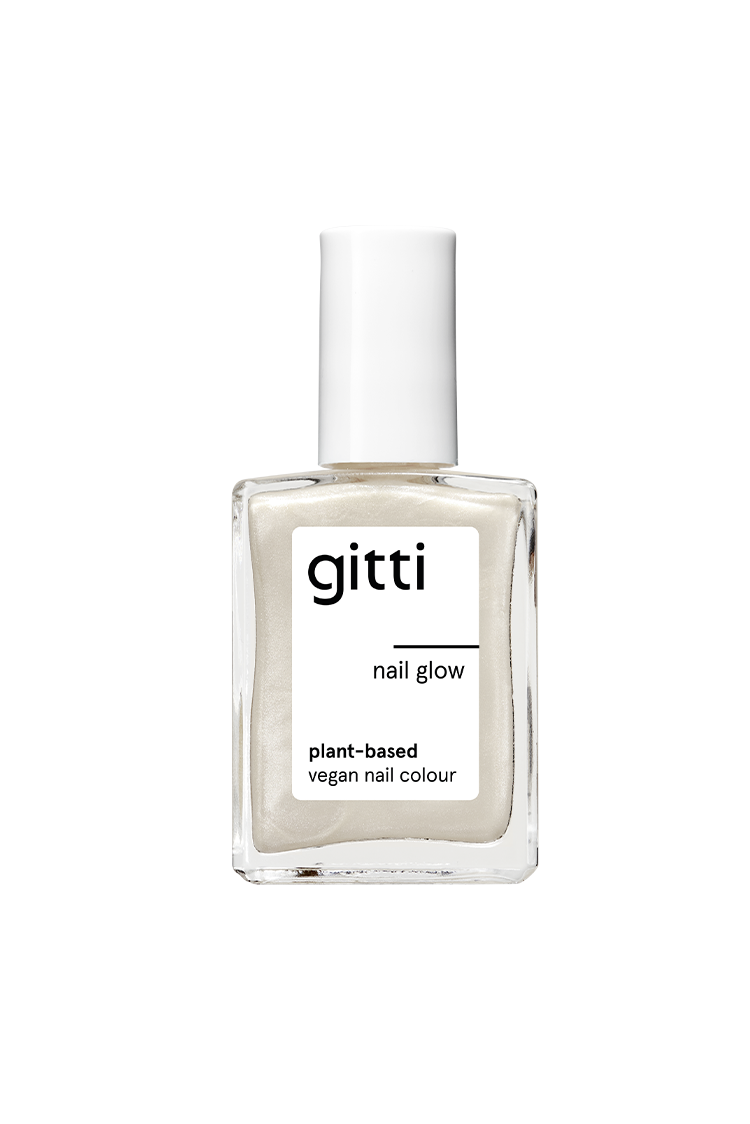 Nail Glow ist eine klare, vegane Nagelfarbe auf pflanzlicher Basis in einer Flasche mit weißer Kappe, die einen schimmernden Top Coat für einen subtilen Chromeffekt auf weißem Hintergrund bietet.