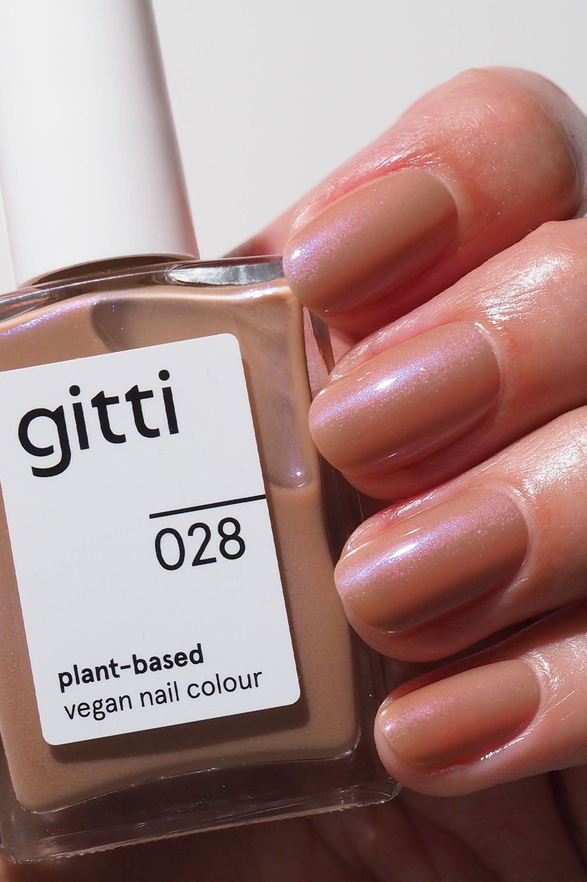 gitti no. 028, Mocha Cloud Maniküre