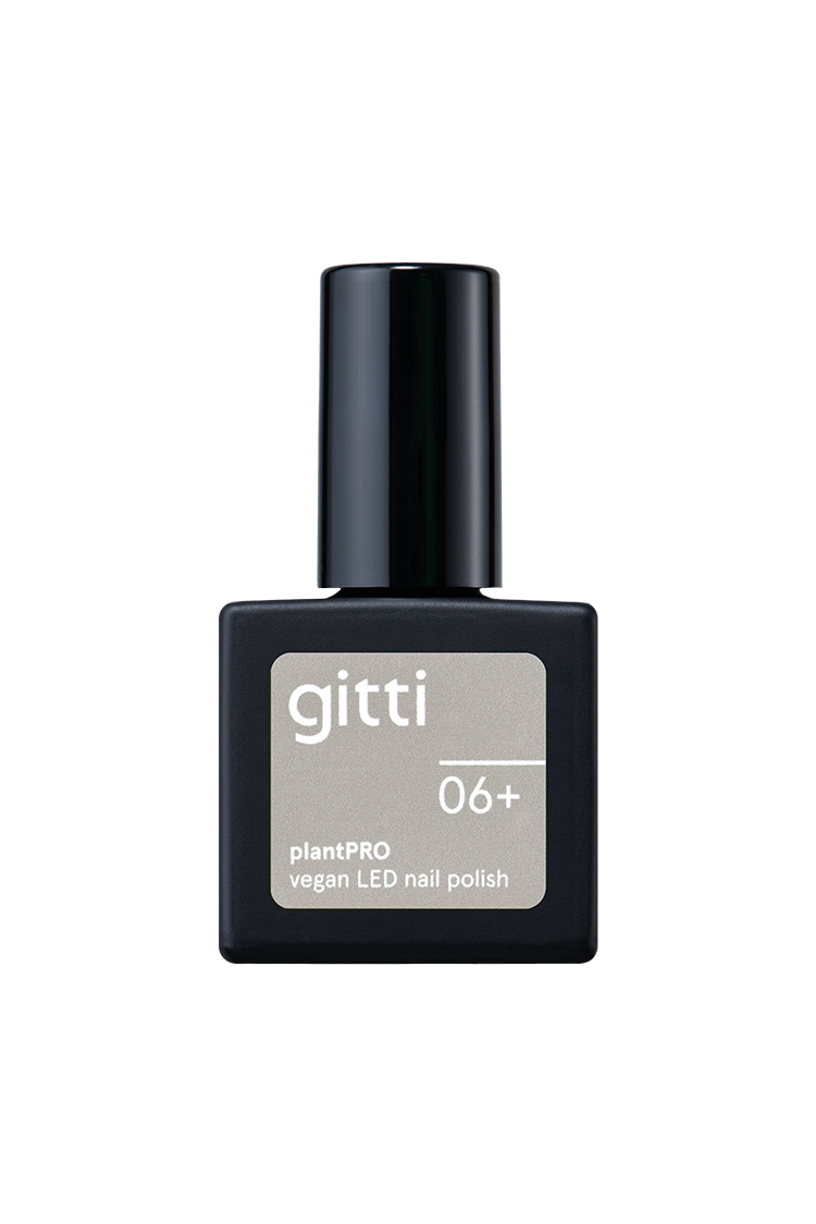 Eine schwarze Flasche mit gitti no. 06+ plantPRO veganer LED-Nagellack in einem warmen beige-grauen Farbton, abgebildet auf einem weißen Hintergrund.