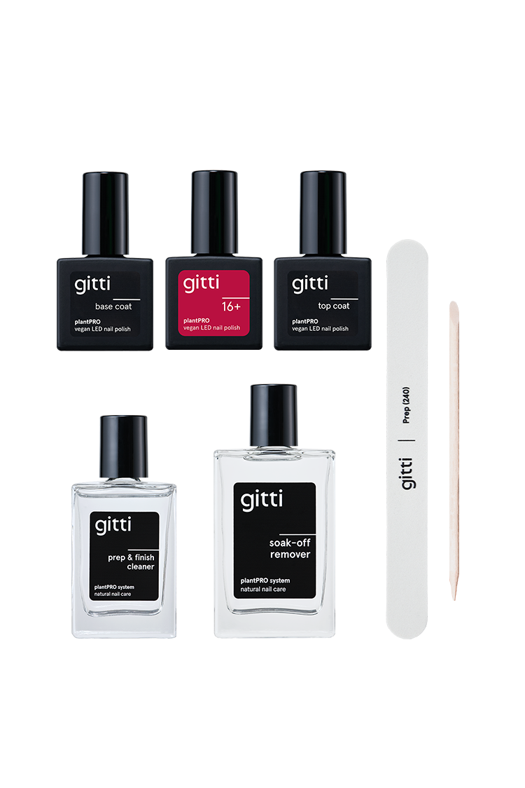 Das plantPRO Essentials Set enthält Base Coat, Top Coat, Nagellack, Prep & Finish Cleaner, Soak-off Remover, eine Nagelfeile und ein Holzstäbchen für die Nagelhaut - alles fachmännisch mit "gitti" beschriftet.