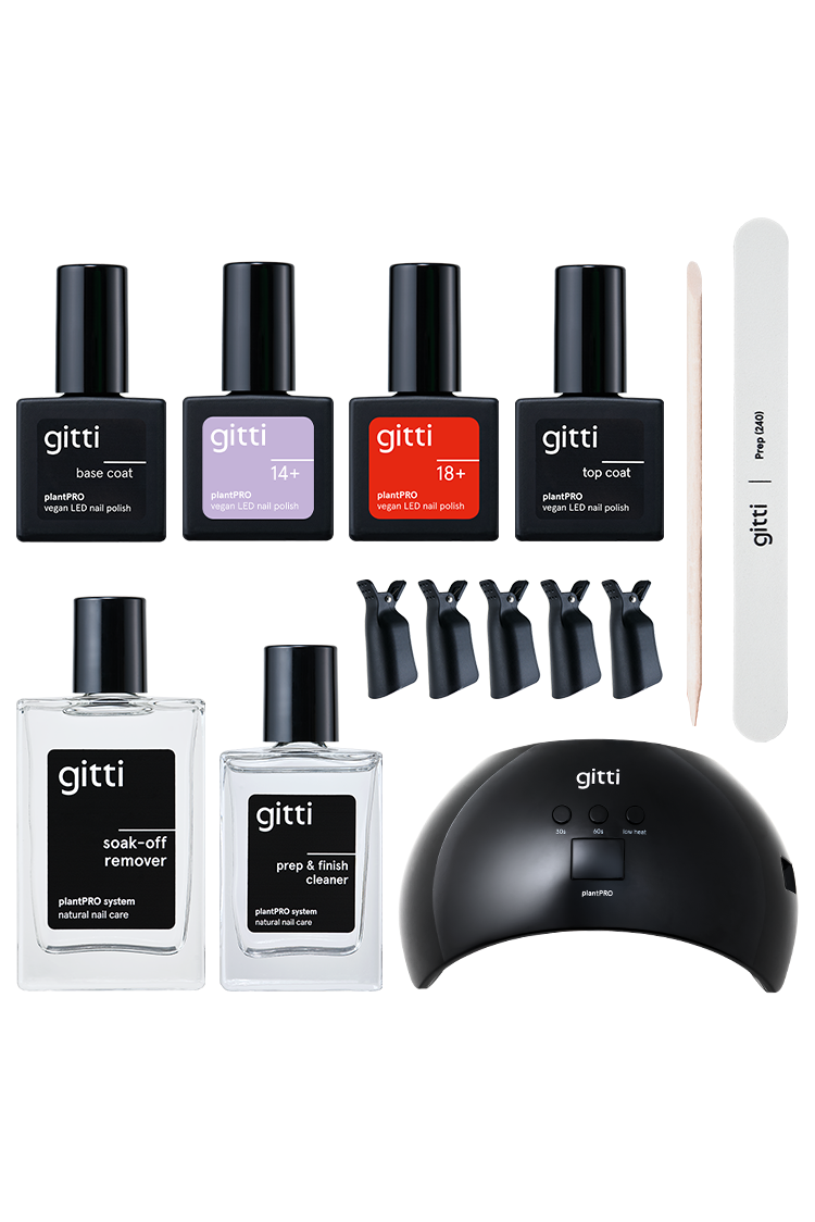 Das plantPRO System + Lampe enthält fünf Lacke der Marke gitti, Nagelvorbereitung und -entferner, vier Clips, eine Gel-Nagellampe, eine Nagelfeile und einen Nagelhautstift aus Holz.
