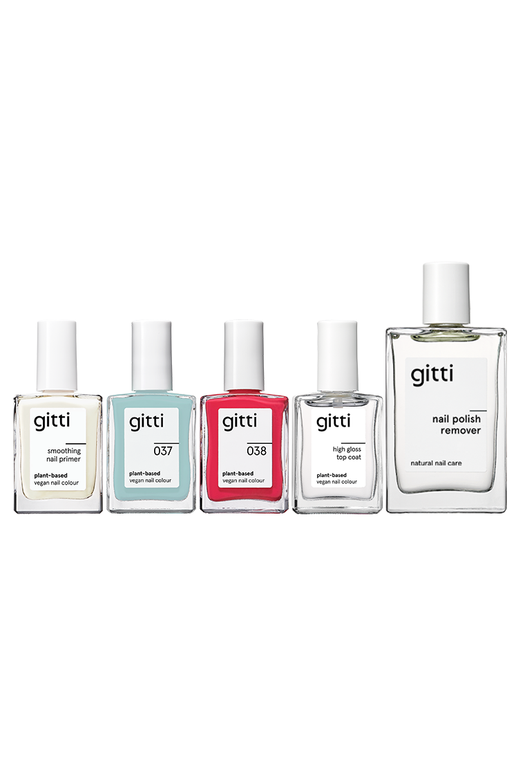 Das All-in-One-Set mit fünf Gitti-Nagelpflegeprodukten ist in einer Reihe vor einem weißen Hintergrund angeordnet.