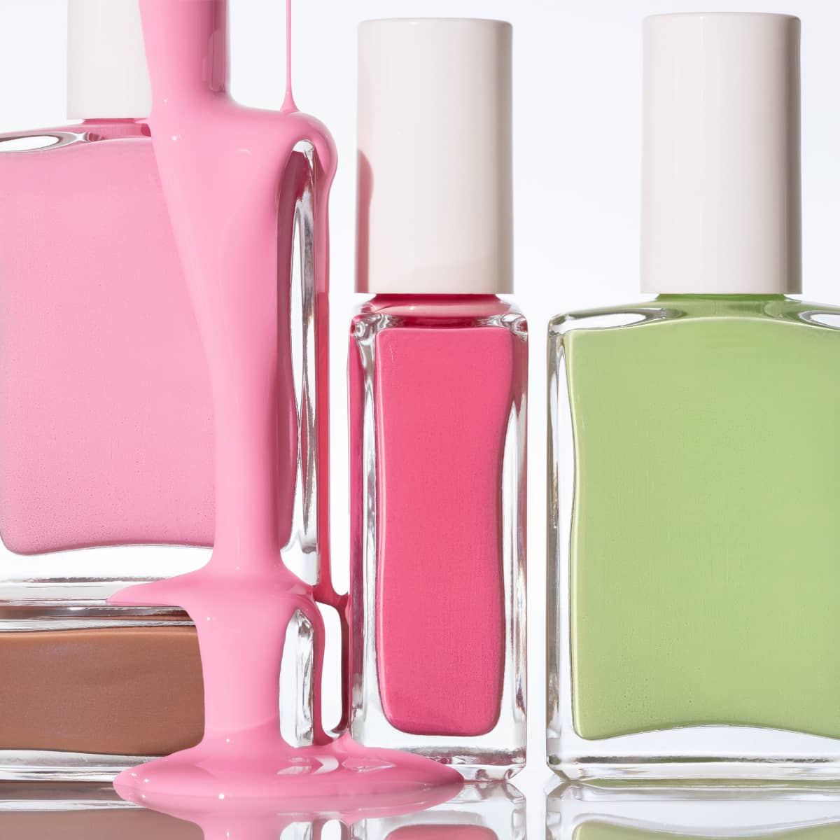 Pflanzenbasierte Nagellack Farben in Rosa, Pink, Grün und Braun
