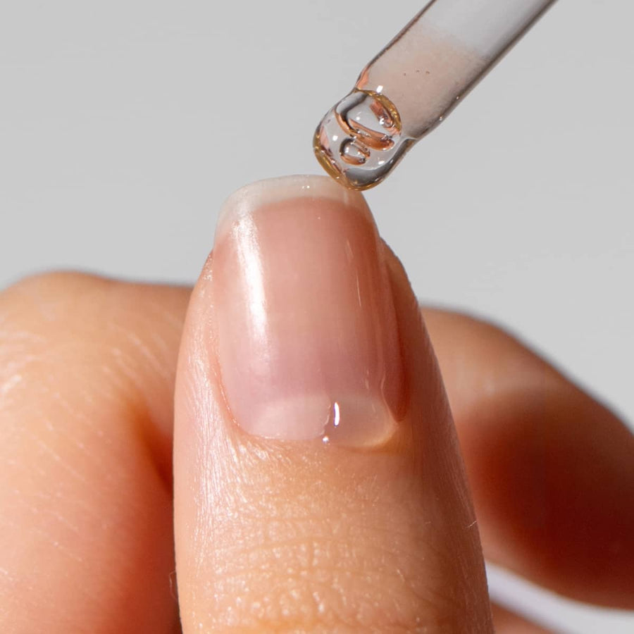 Nourishing Nail Oil Auftrag auf Nagel