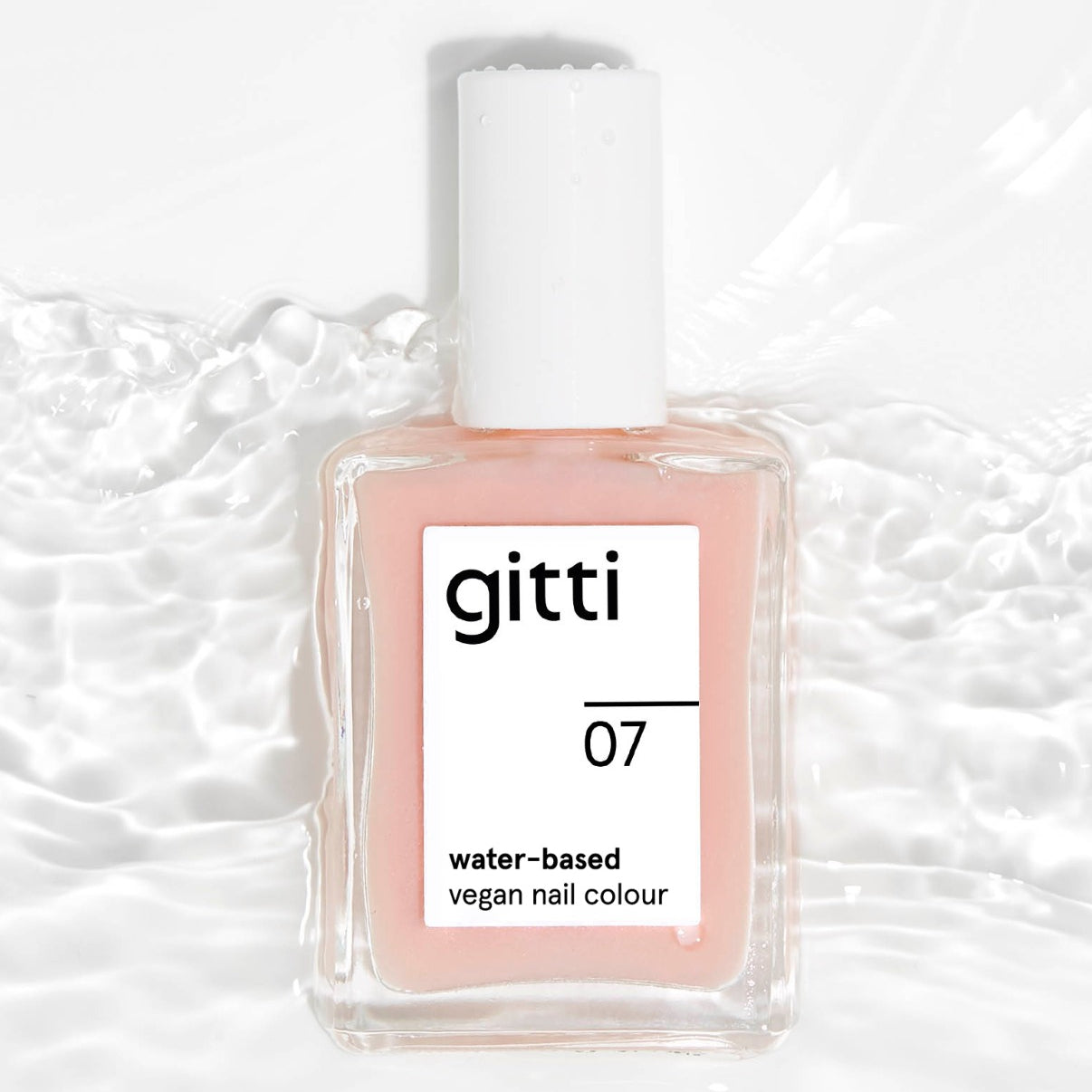 gitti no. 07 Wasserbasierte Nagelfarbe auf Wasser liegend