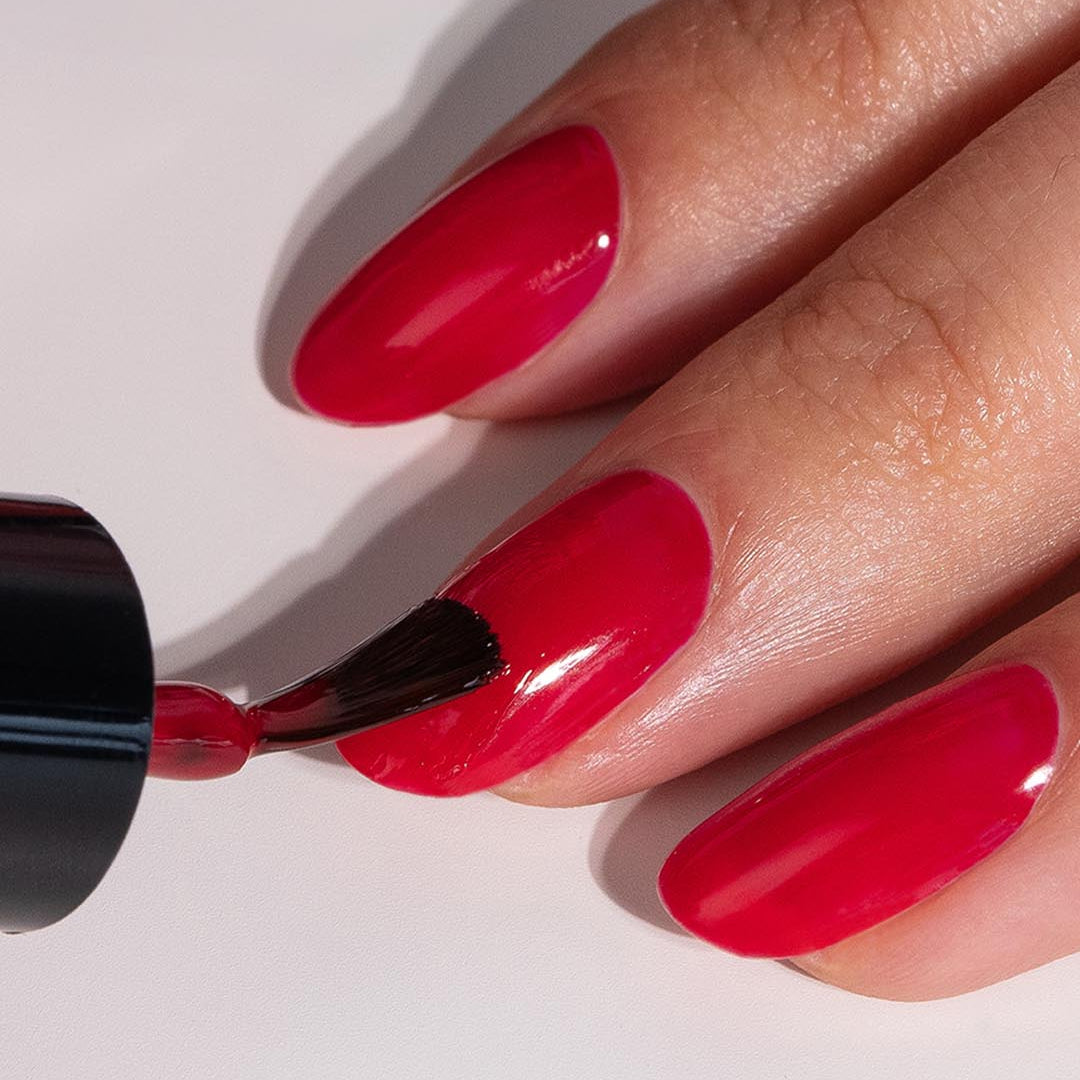 Farbauftrag plantPRO Gel Nagellack Rot