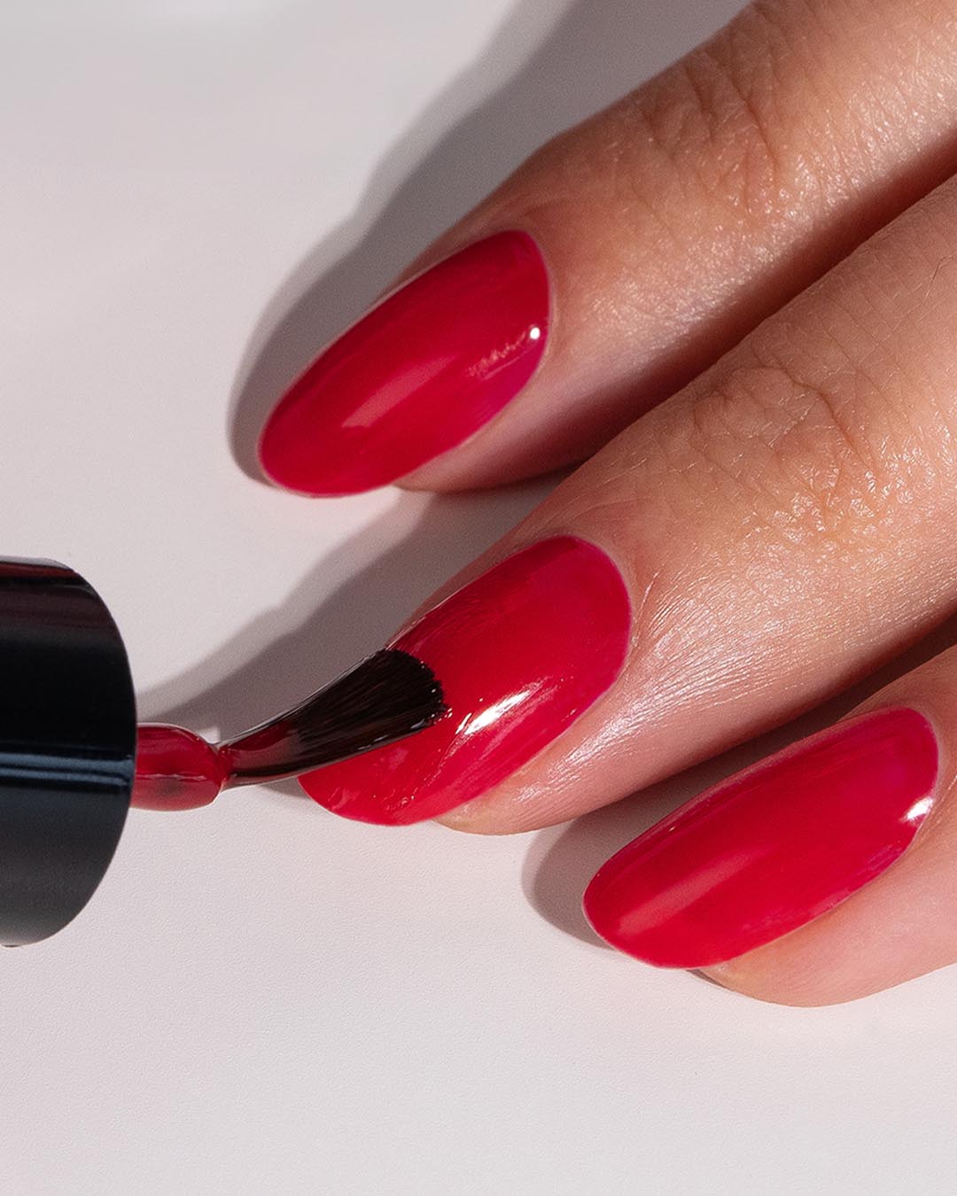 Farbauftrag plantPRO Gel Nagellack Rot