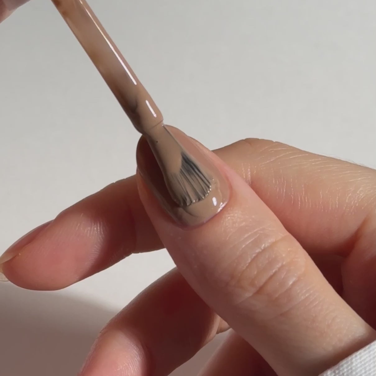 gitti no. 015, Cinnamon Swirl Nagellack Auftrag