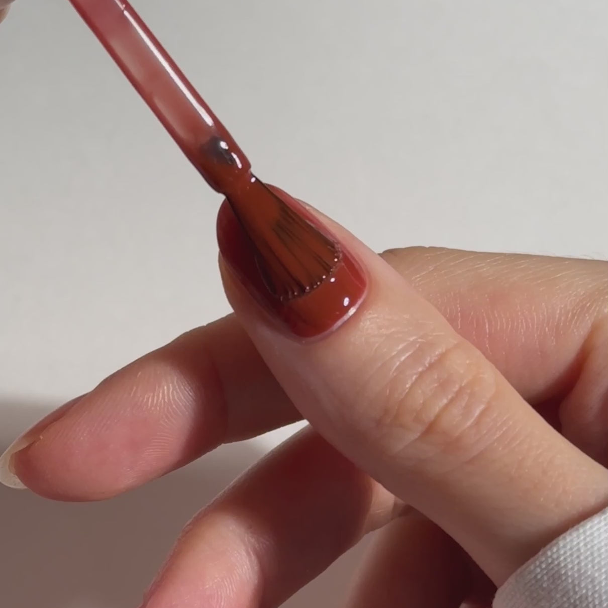 gitti no. 014, Rustic Ember Nagellack Auftrag
