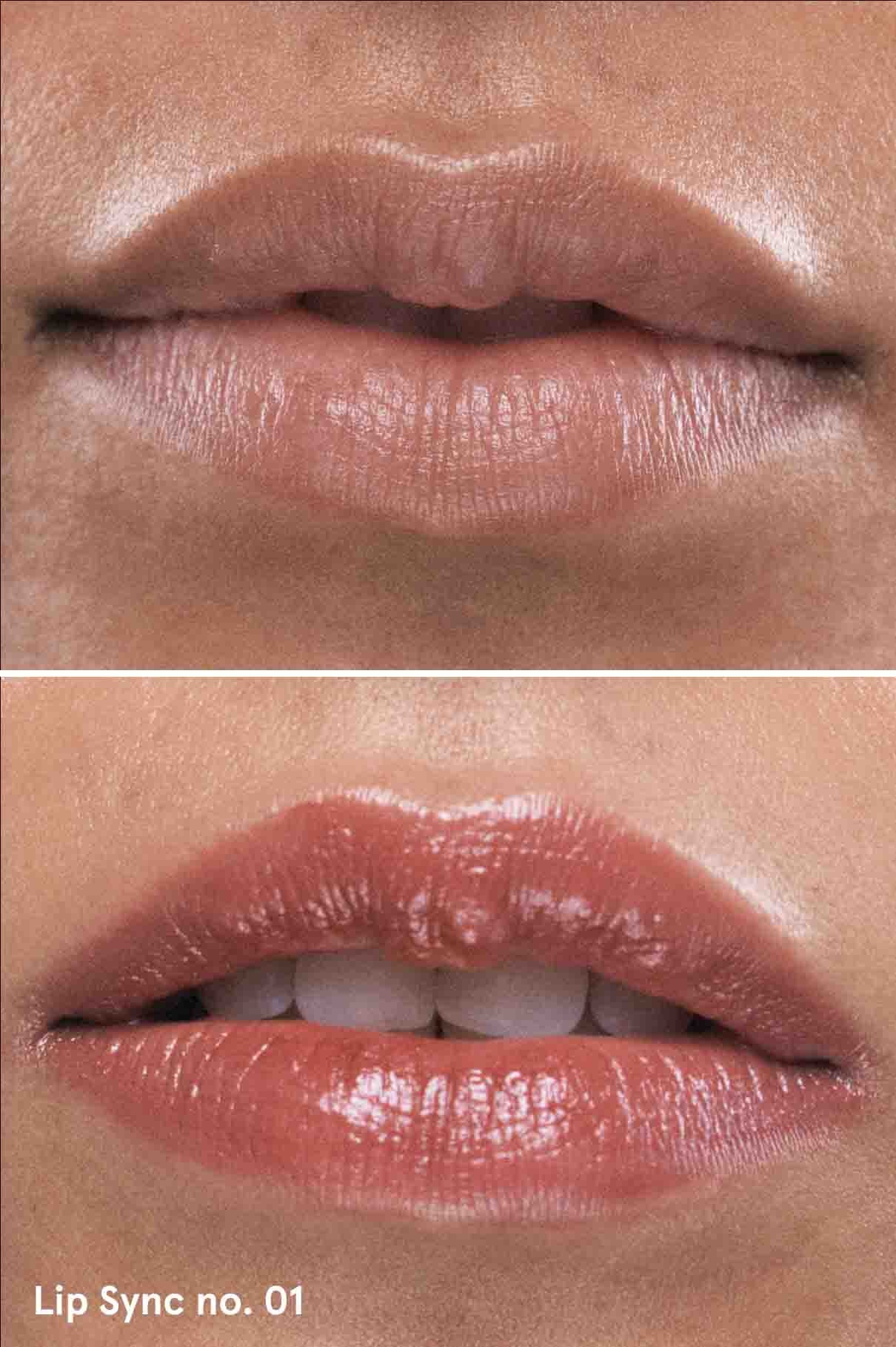 Zwei Nahaufnahmen von Lippen: die obere ist natürlich, die untere trägt Lip Sync Refill Nr. 01 - ein warmes Rot mit braunen Untertönen und einem glänzenden Finish. Die Lippen sind leicht gescheitelt und zeigen die Zähne. "Lip Sync Refill no. 01" erscheint in der unteren linken Ecke.
