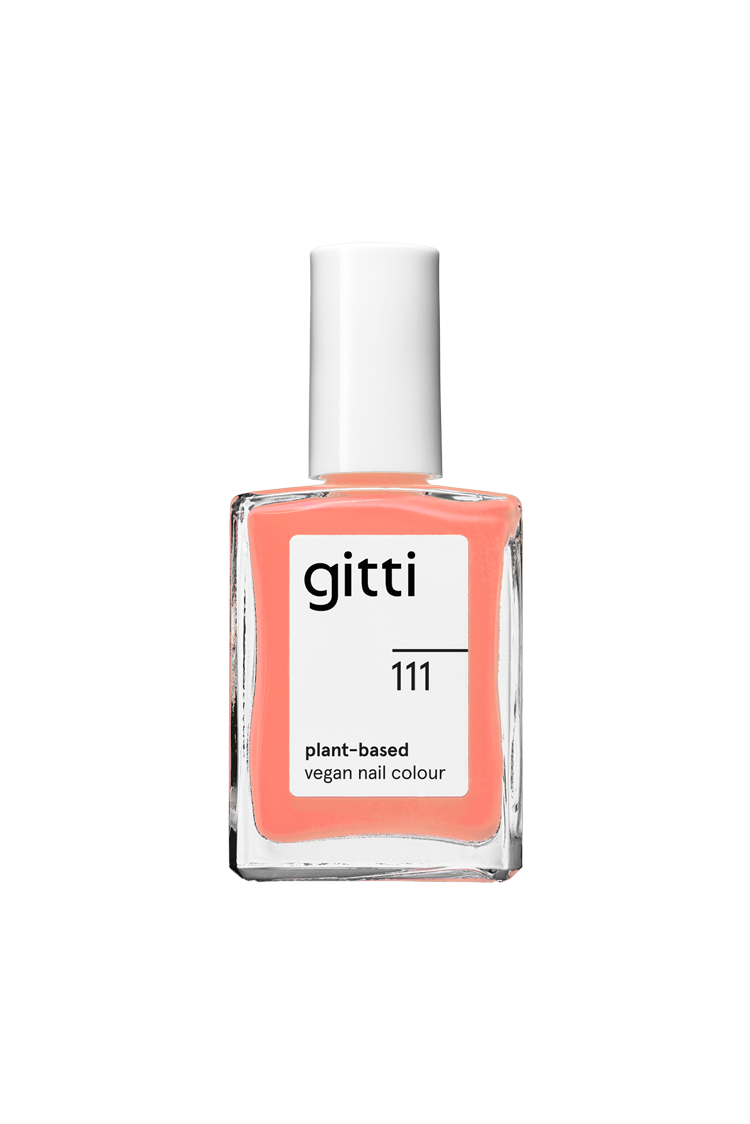 Eine Flasche gitti no. 111 pflanzliche vegane Nagelfarbe mit weißer Kappe in einem sanften Pfirsich-Rosa-Ton mit warmem Unterton.