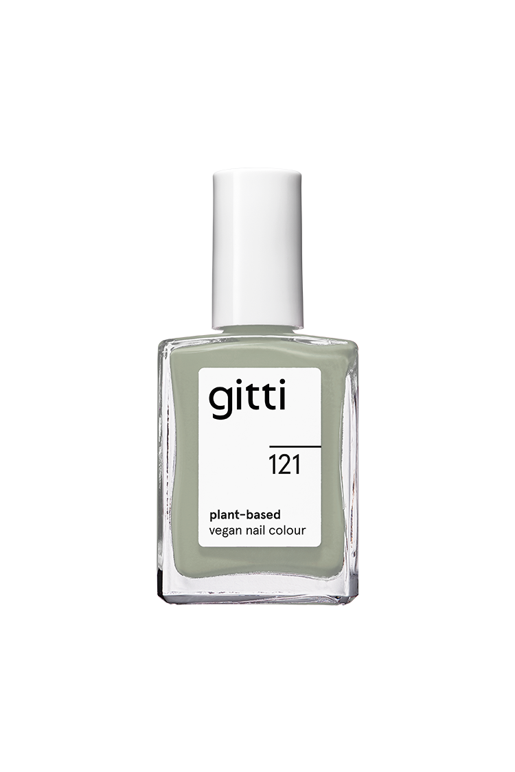 Eine Flasche gitti no. 121 pflanzliche vegane Nagelfarbe mit weißer Kappe im Farbton Salbeigrün, einem zarten, von beruhigender Wandfarbe inspirierten Grün.