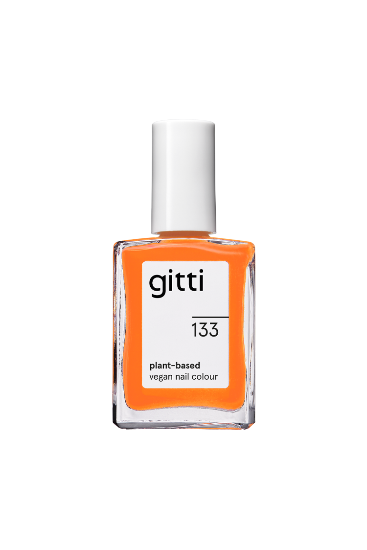 Eine Flasche gitti no. 133 pflanzliche vegane Nagelfarbe in leuchtendes Orange, mit weißem Verschluss und Etikett.