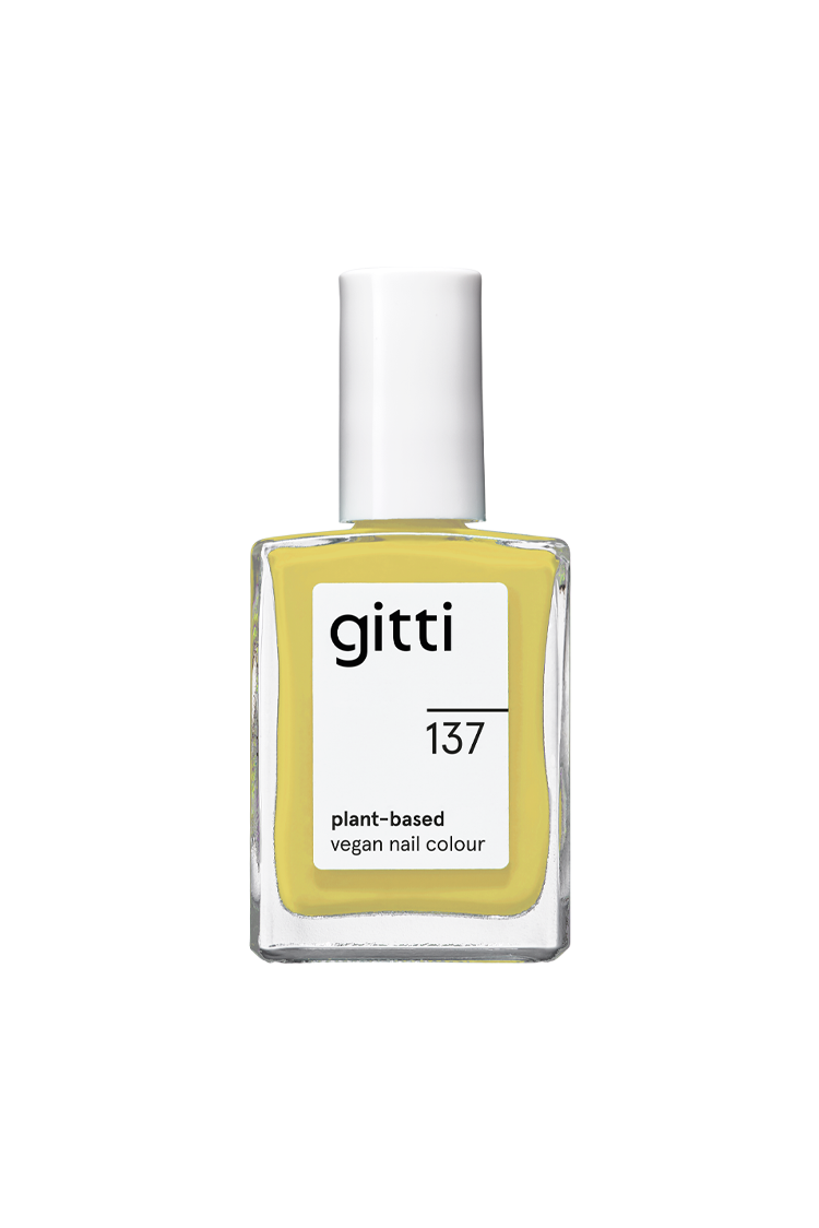 Eine Klarglasflasche mit gitti no. 137 pflanzlicher veganer Nagelfarbe in leuchtendes Gelb, mit weißem Verschluss und weißem Etikett.