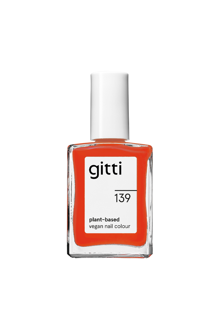 Eine Klarglasflasche mit gitti no. 139 pflanzlicher veganer Nagellack in der intensiven Farbe Orangerot, mit weißer Kappe.