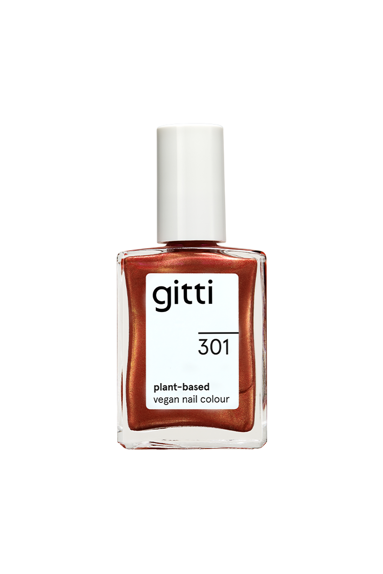 Eine Flasche gitti no. 301, eine vegane Nagelfarbe auf pflanzlicher Basis mit weißer Kappe, bietet einen leuchtenden metallischen Kupfer-Rot-Ton.
