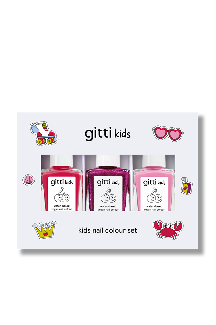 „Bright Moments“-Set: Set mit drei wasserbasierten „gitti kids“-Nagellacken in den Farben „Bubble Pink“, „Sunny Coral“ und „Purple“ in einer Geschenkbox, deren Verpackung mit verspielten Illustrationen im Sticker-Stil verziert ist.