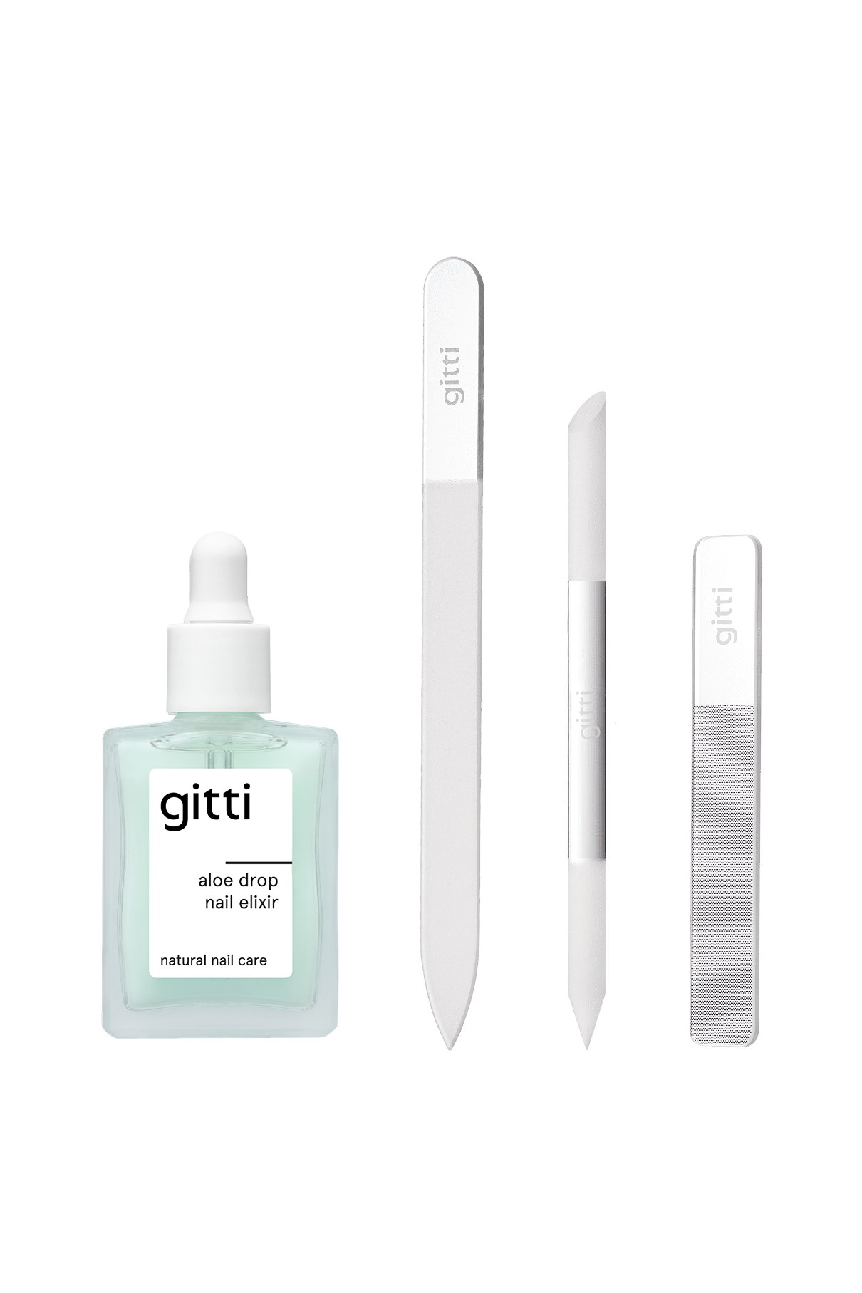Das „At Home Nail Spa“-Set, bestehend aus dem „gitti Aloe Drop Nail Concentrate“ mit Tropfer, einer eleganten Glasnagelfeile, einem Nagelhautschieber und einem Nagelpolierer, ist vertikal vor einem weißen Hintergrund angeordnet.