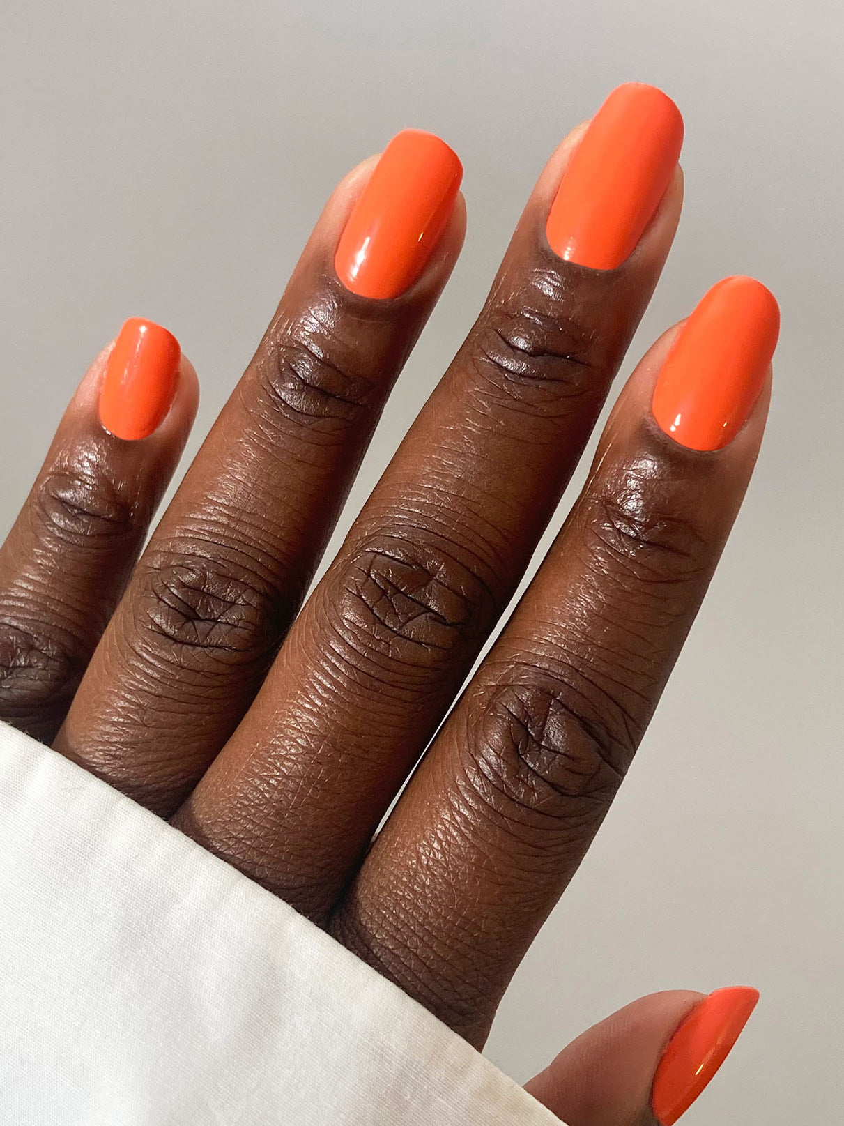 Nagellack Orange auf Nägeln