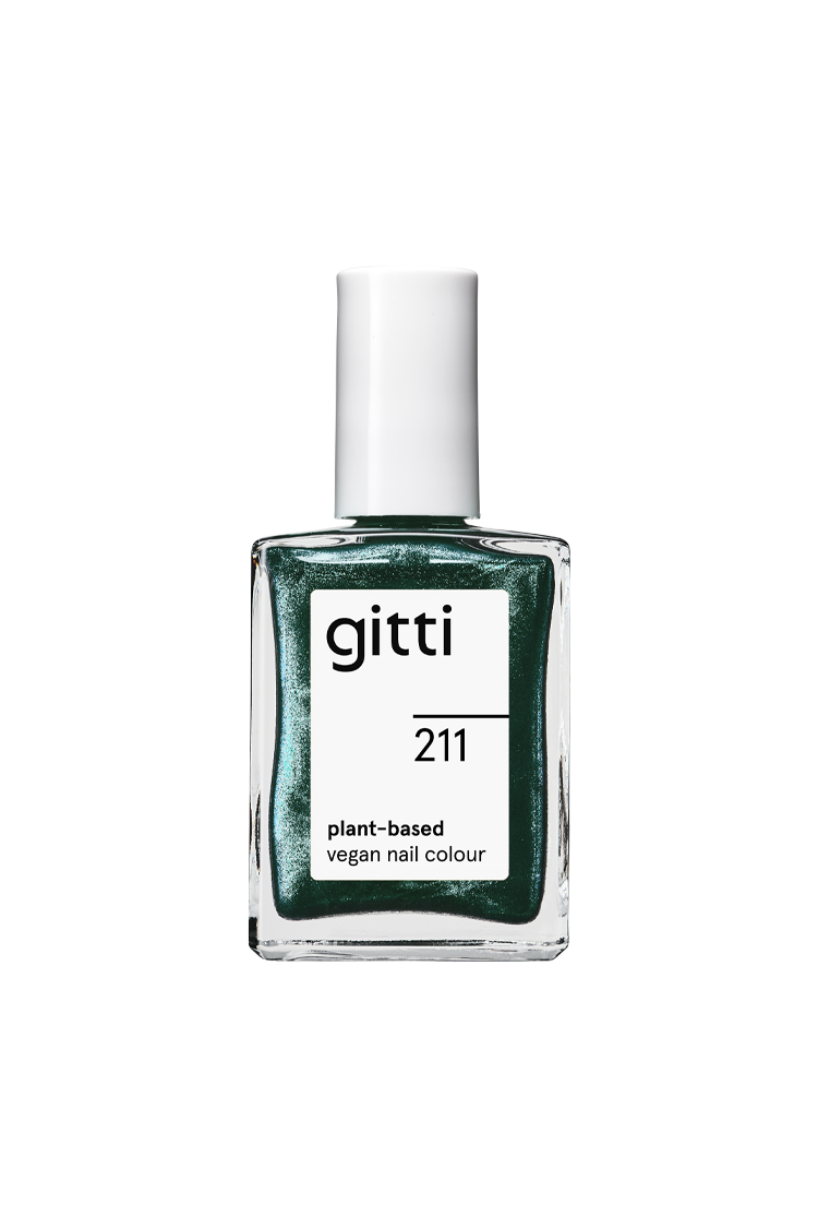 Eine Flasche gitti no. 211 pflanzliche vegane Nagelfarbe in glitzerndes Dunkelgrün metallic mit silber-blauem Schimmer und einer weißen Kappe.