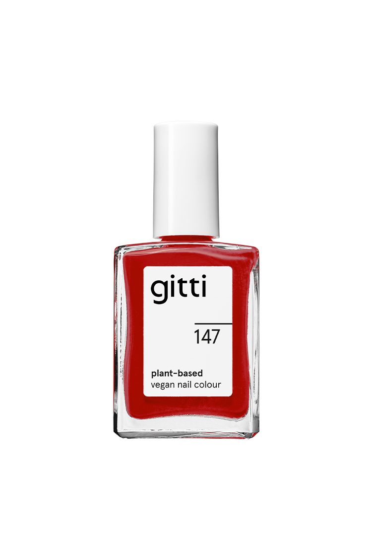 Die Flasche von gitti no. 147, eine pflanzliche, vegane Nagelfarbe in klassischem Rot, kommt mit einer weißen Kappe und einem minimalistischen Etikett.