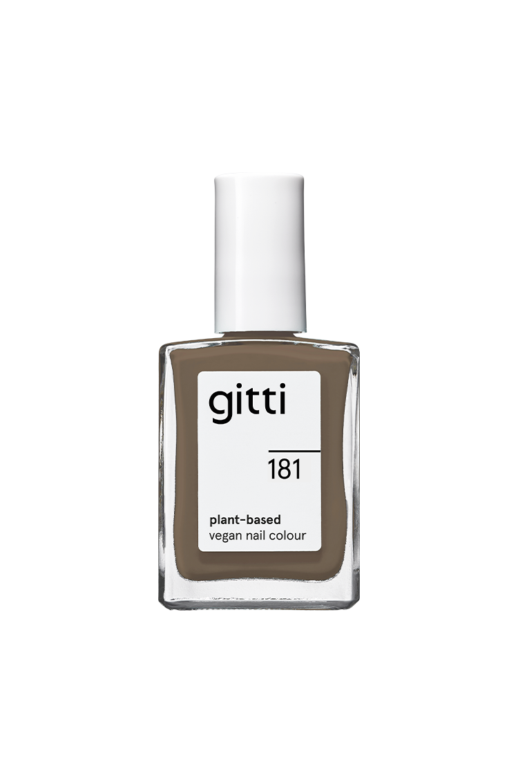 Gitti no. 181 ist eine pflanzliche, vegane Nagelfarbe in schickem Graubraun Taupe mit dezentem Unterton, präsentiert in einer quadratischen Glasflasche mit weißem Verschluss und minimalistischem Etikettendesign.