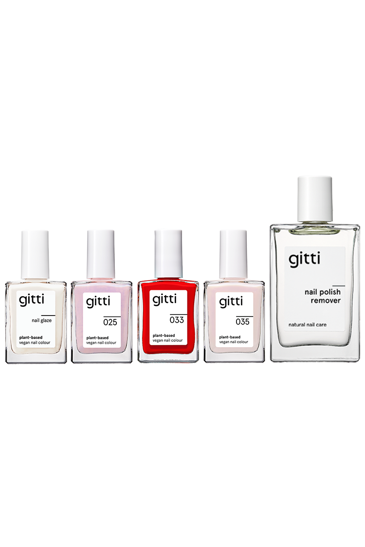 Fünf Klarglasflaschen des gitti Plant Collection + Remover Sets, bestehend aus vier Nagellackfarben, einem Entferner sowie Top- und Basecoat, sind in einer Reihe auf weißem Hintergrund angeordnet.