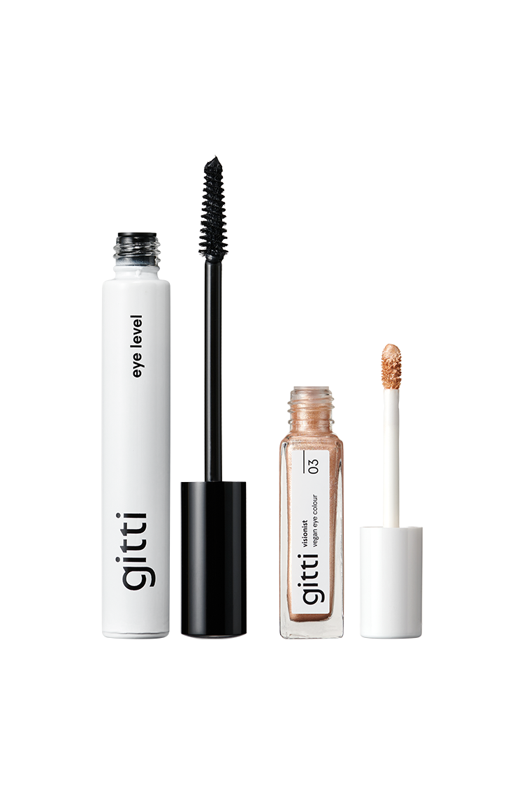 Zwei Produkte von gitti: ein offener schwarzer Eye Level Mascara und ein flüssiger Concealer (Farbton 03) mit Doe-Foot-Applikator - perfekt zur Kombination mit dem Visionist Lidschatten in jedem Eye Colour Set.