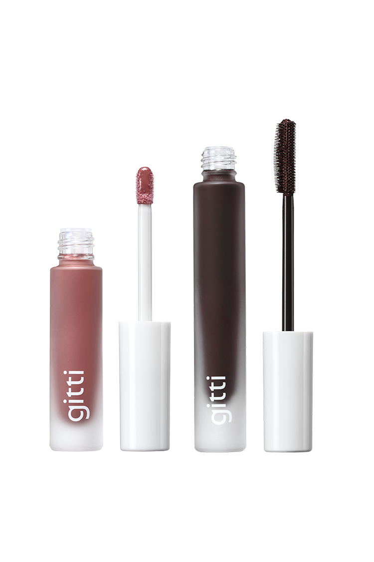 Das Lash & Lip Duo besteht aus einem lilafarbenen Lip Glaze mit Spitzfuß-Applikator und einer dunklen Mascara mit klassischem Stift - alles, was Sie für mühelose Schönheit brauchen.