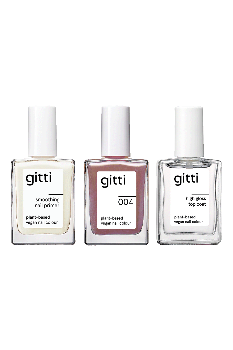 Die Infinite Gloss Routine enthält drei gitti Nagelprodukte: Glättender Nail Primer, pflanzenbasierte Nagelfarbe 004 und High Gloss Top Coat.