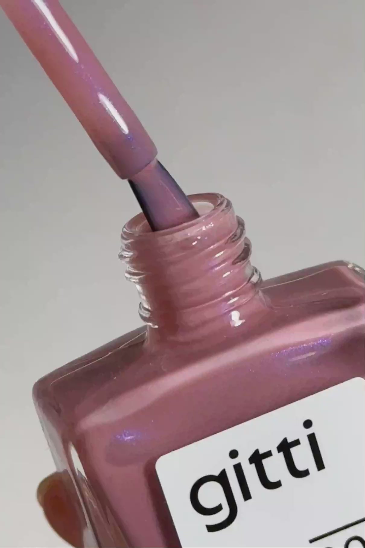 Video gitti no. 004 Nagellack wird aufgetragen