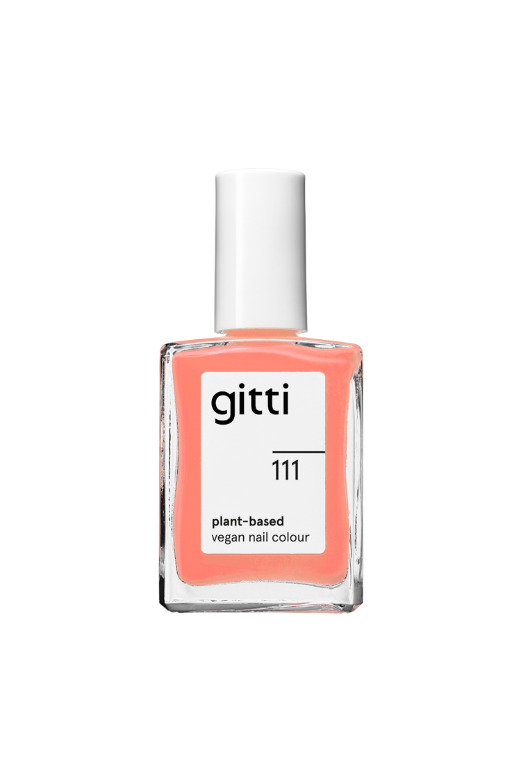 Eine Flasche gitti no. 111 pflanzliche vegane Nagelfarbe mit weißer Kappe in einem sanften Pfirsich-Rosa-Ton mit warmem Unterton.