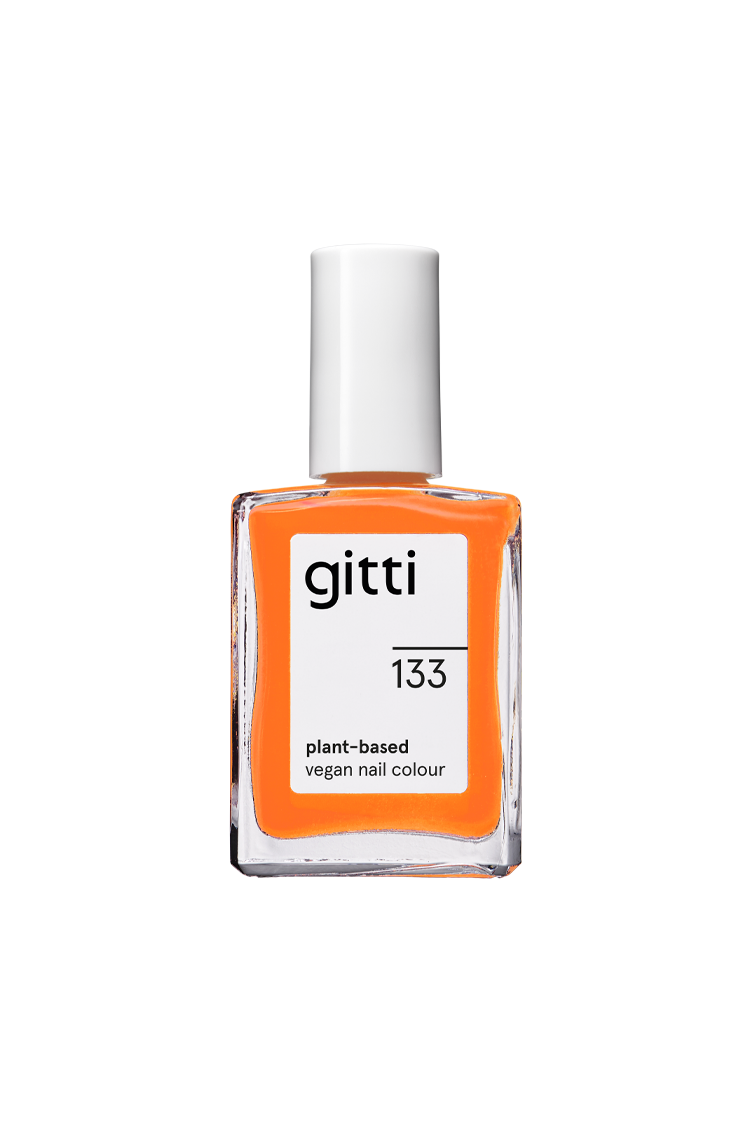 Eine Flasche gitti no. 133 pflanzliche vegane Nagelfarbe in leuchtendes Orange, mit weißem Verschluss und Etikett.